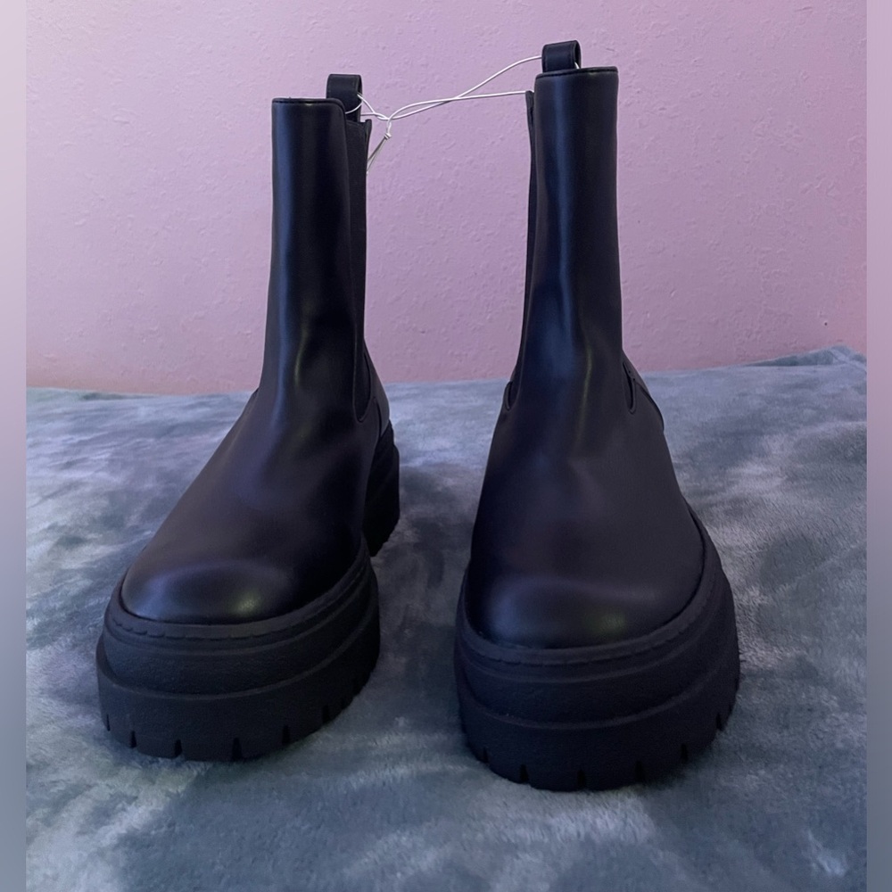 Good American Leather Chelsea Pull On Boot | Women’s Black Chelsea Boot | NWOB - Picture 10 of 12